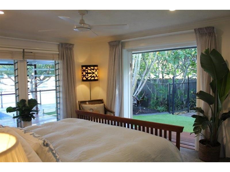 90 Gibraltar Drive, Isle Of Capri QLD 4217