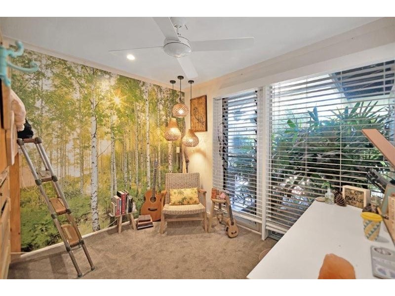 90 Gibraltar Drive, Isle Of Capri QLD 4217