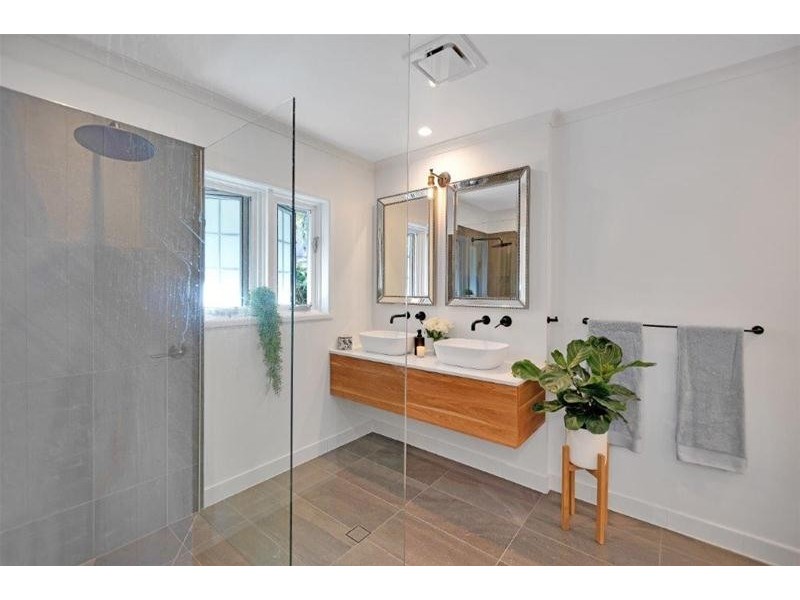 90 Gibraltar Drive, Isle Of Capri QLD 4217