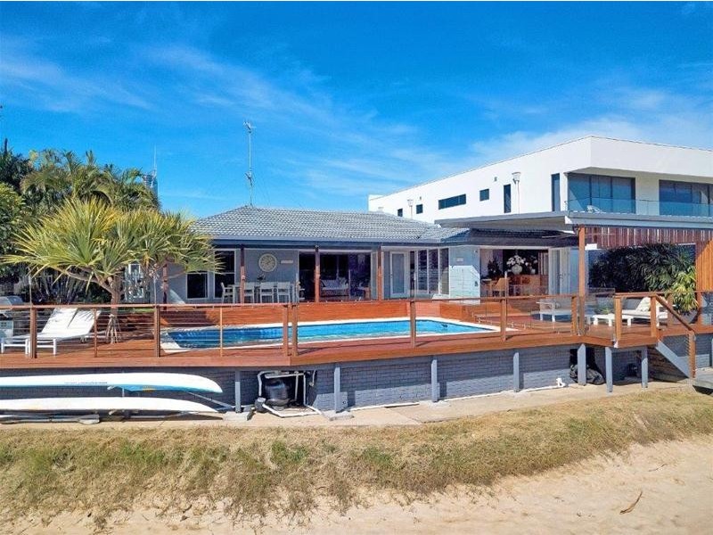 90 Gibraltar Drive, Isle Of Capri QLD 4217