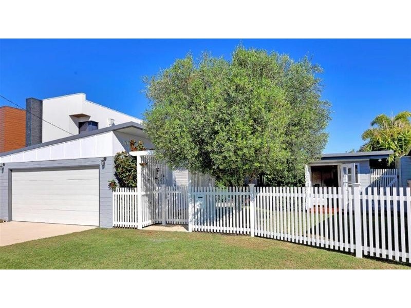 90 Gibraltar Drive, Isle Of Capri QLD 4217