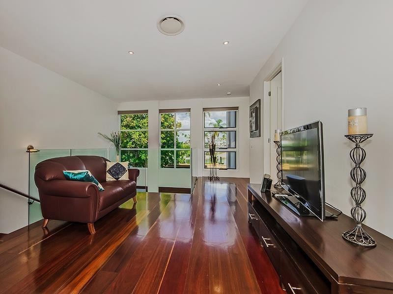 68 Sunrise Boulevard, Surfers Paradise QLD 4217