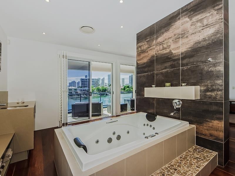 68 Sunrise Boulevard, Surfers Paradise QLD 4217