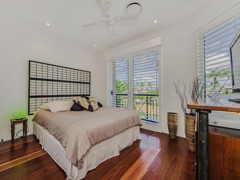 68 Sunrise Boulevard, Surfers Paradise QLD 4217