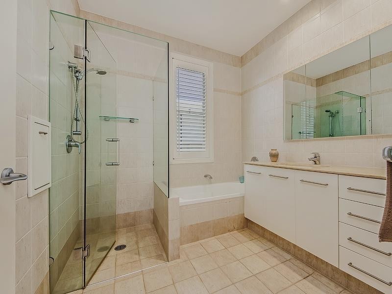 68 Sunrise Boulevard, Surfers Paradise QLD 4217