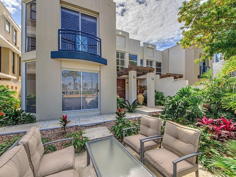 68 Sunrise Boulevard, Surfers Paradise QLD 4217