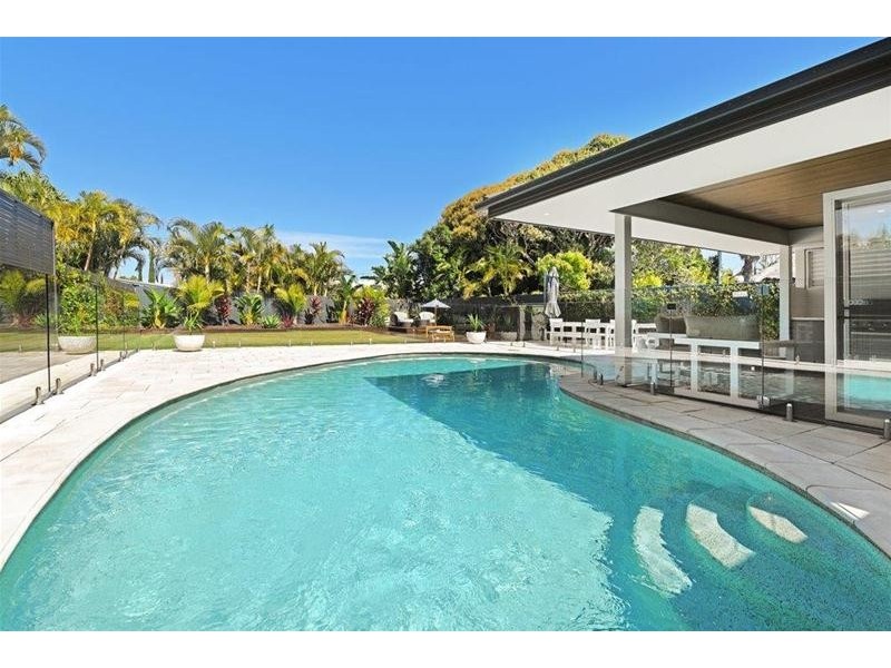 16 Salerno Street, Isle Of Capri QLD 4217