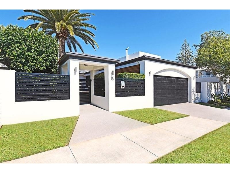 16 Salerno Street, Isle Of Capri QLD 4217
