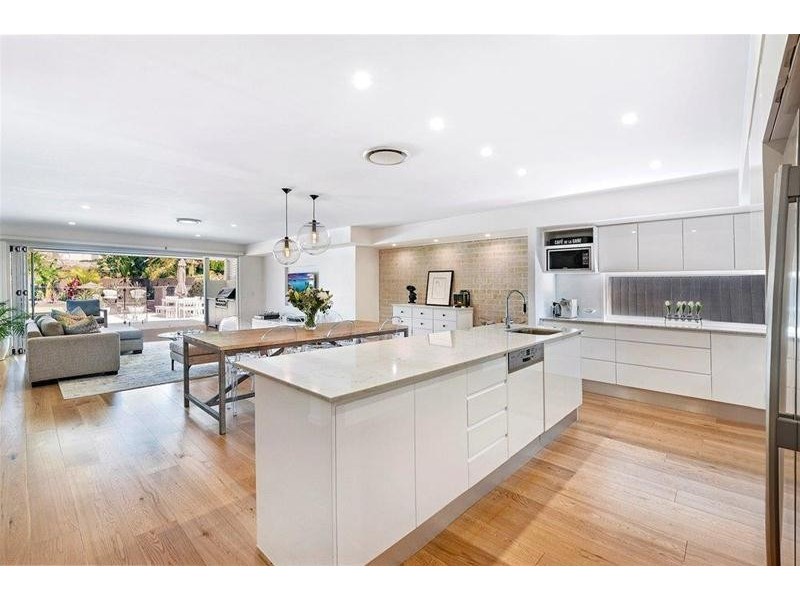 16 Salerno Street, Isle Of Capri QLD 4217