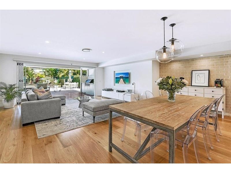 16 Salerno Street, Isle Of Capri QLD 4217