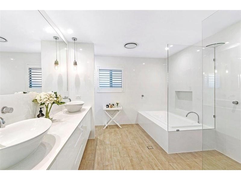 16 Salerno Street, Isle Of Capri QLD 4217