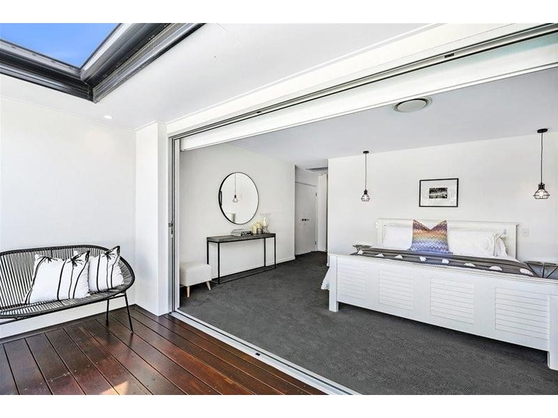 16 Salerno Street, Isle Of Capri QLD 4217
