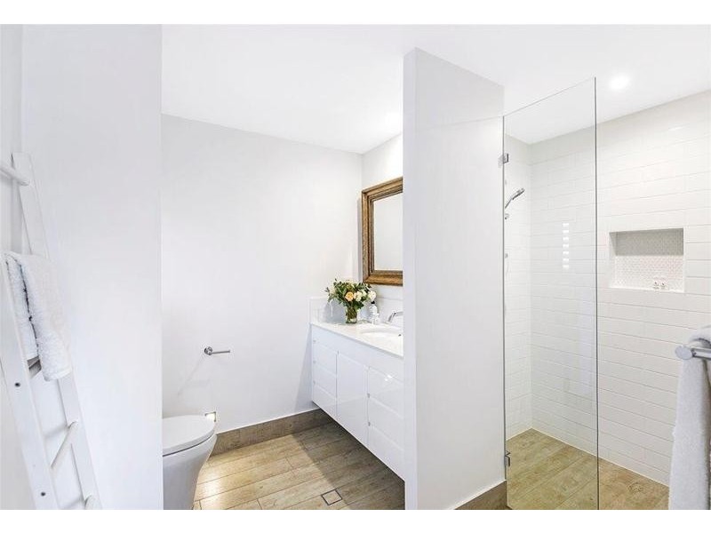 16 Salerno Street, Isle Of Capri QLD 4217