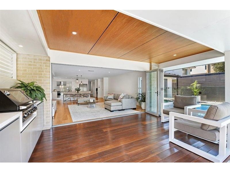 16 Salerno Street, Isle Of Capri QLD 4217