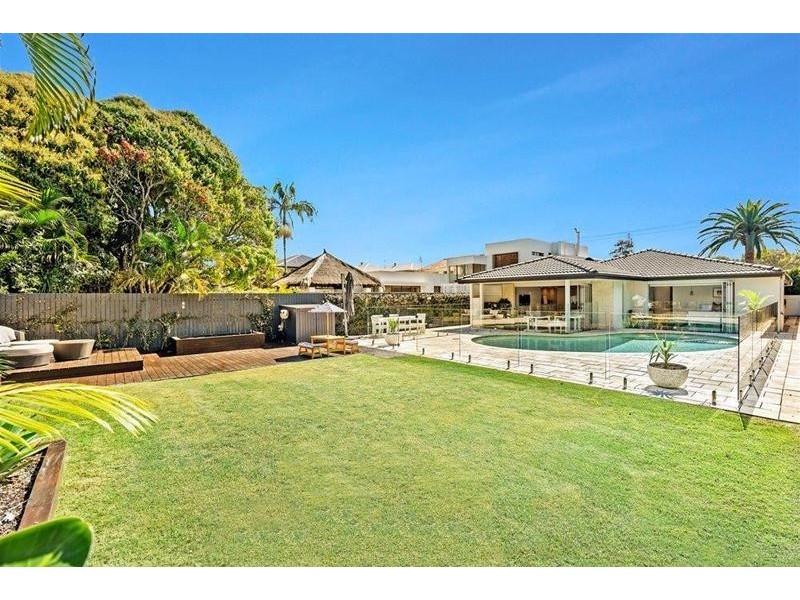 16 Salerno Street, Isle Of Capri QLD 4217