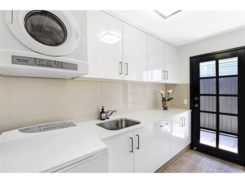 16 Salerno Street, Isle Of Capri QLD 4217