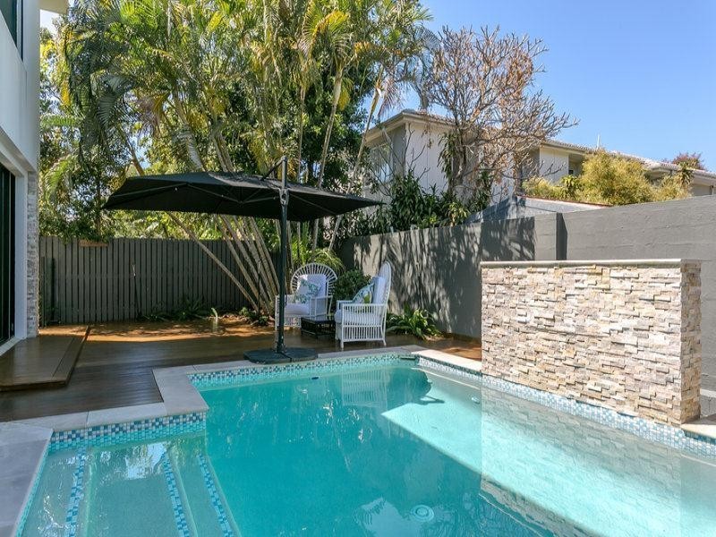 10 Kapala Street, Southport QLD 4215