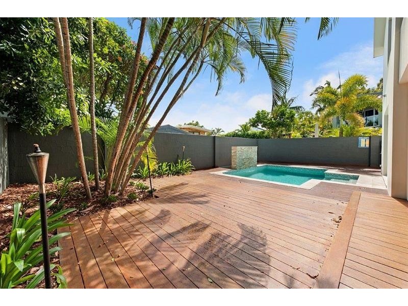 10 Kapala Street, Southport QLD 4215