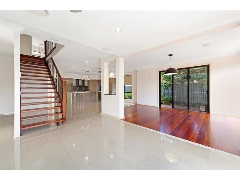 10 Kapala Street, Southport QLD 4215