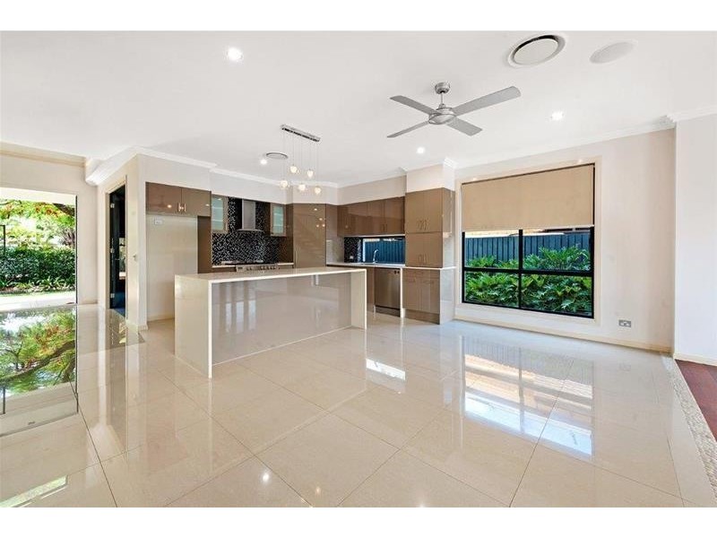 10 Kapala Street, Southport QLD 4215