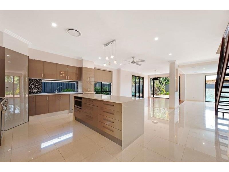 10 Kapala Street, Southport QLD 4215