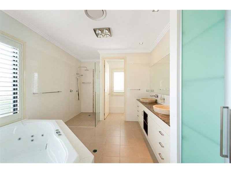 10 Kapala Street, Southport QLD 4215