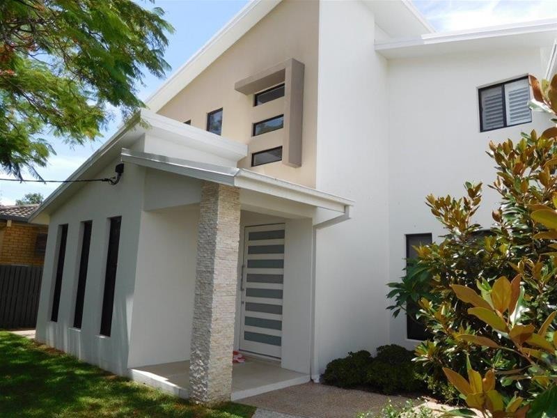 10 Kapala Street, Southport QLD 4215