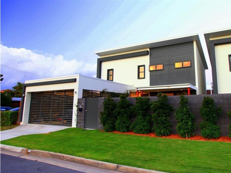 1 Fairway Avenue, Southport QLD 4215