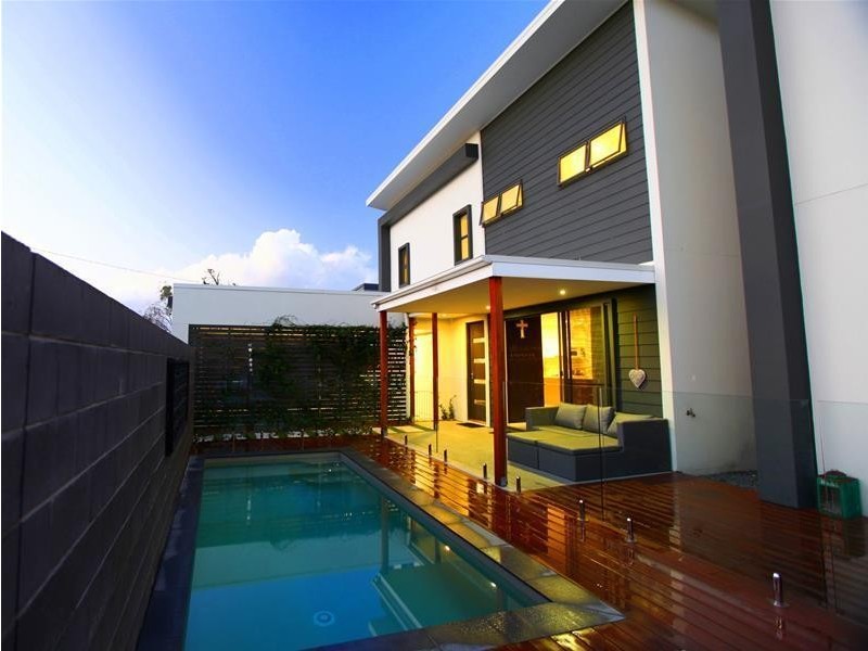 1 Fairway Avenue, Southport QLD 4215