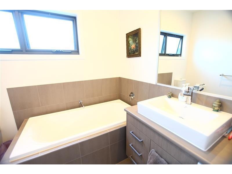 1 Fairway Avenue, Southport QLD 4215