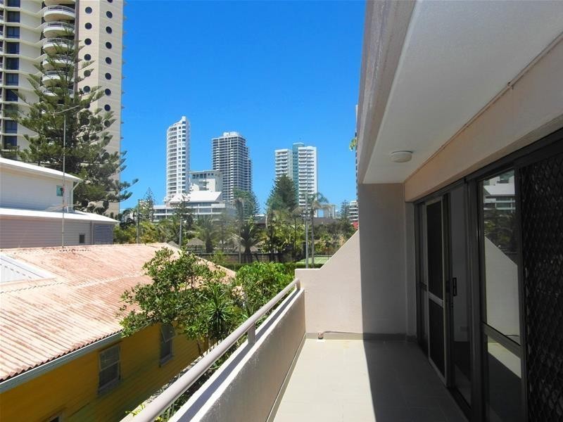 17 Thornton Street ‘Aquila’, Surfers Paradise QLD 4217