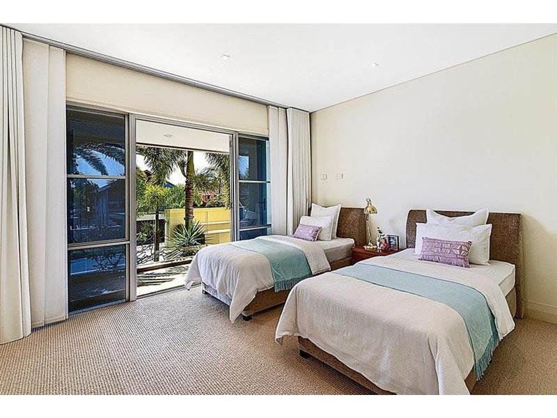 50 Admiralty Drive, Paradise Waters QLD 4217