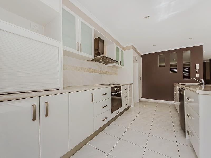 10 Wombat Court, Sorrento QLD 4217