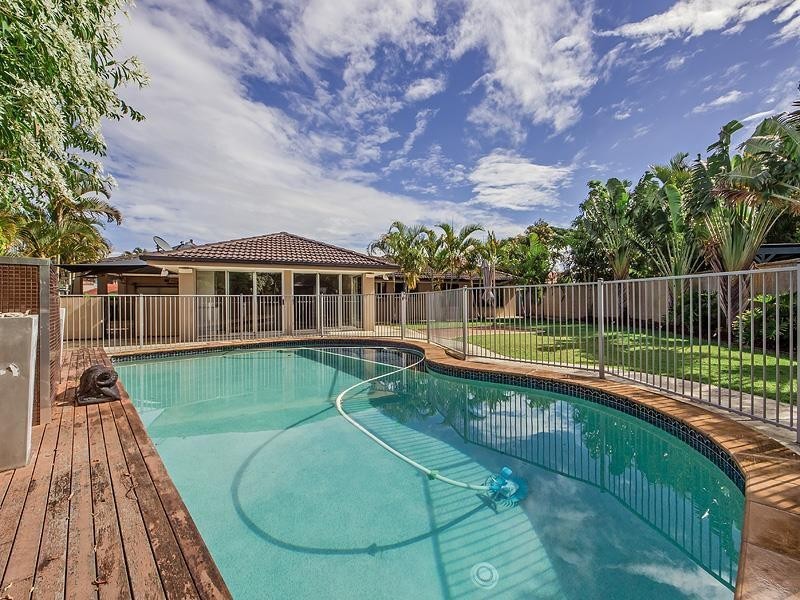 10 Wombat Court, Sorrento QLD 4217