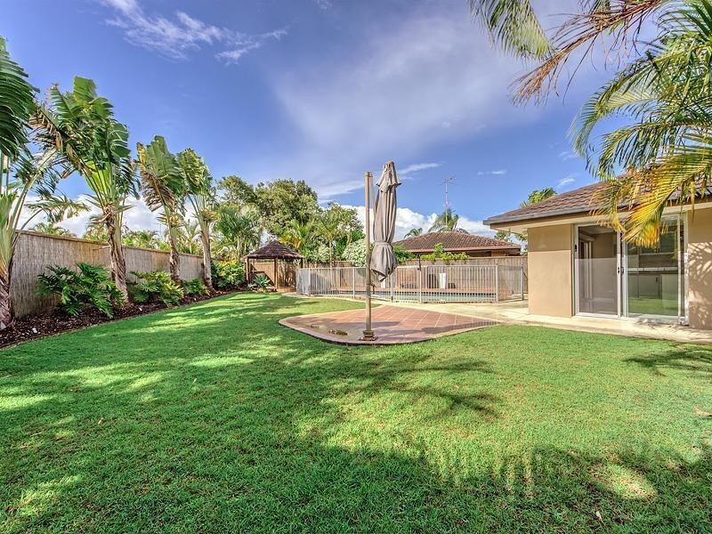10 Wombat Court, Sorrento QLD 4217