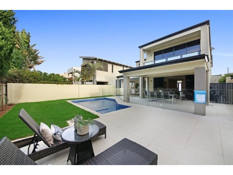 11 Durham Street, Southport QLD 4215