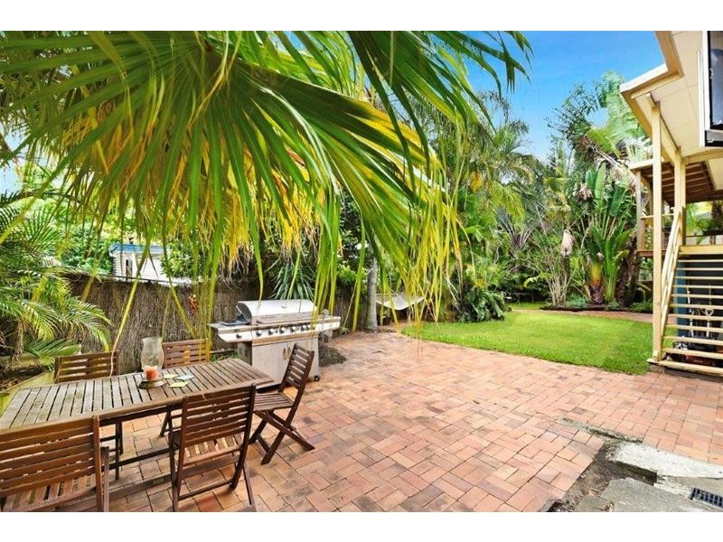 11 Ridgeway Avenue, Southport QLD 4215