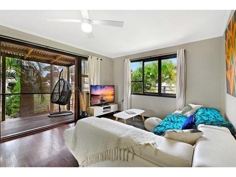 11 Ridgeway Avenue, Southport QLD 4215