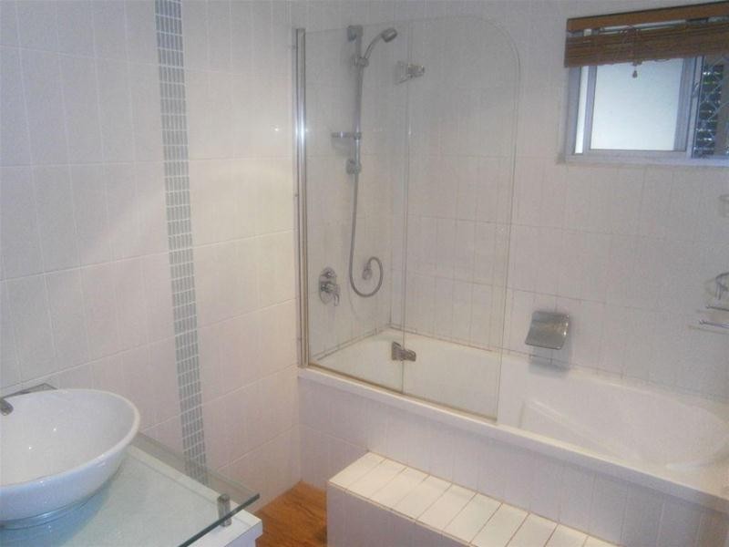 15 Yoorana Place, Broadbeach Waters QLD 4218