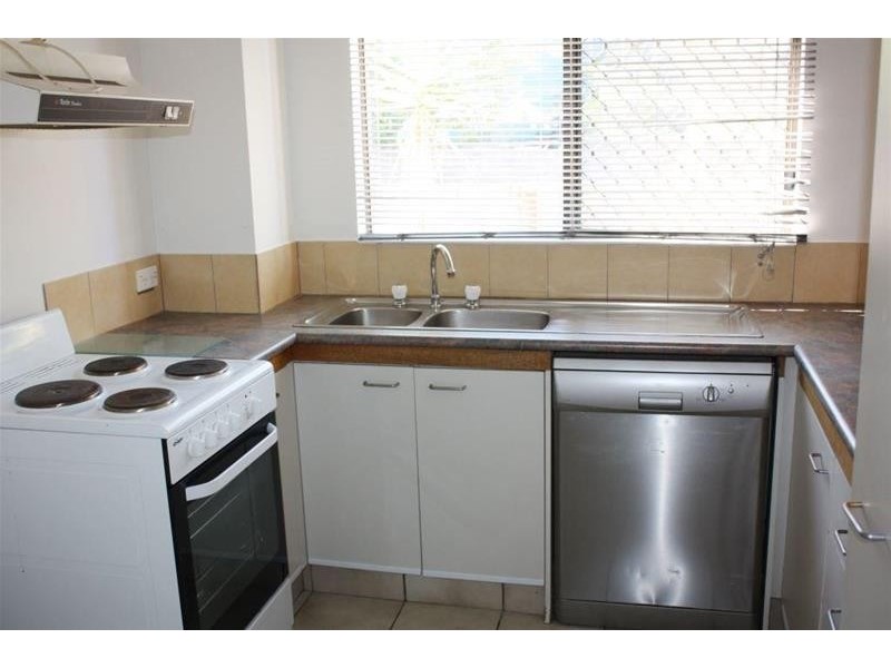 2/26 Lather Street, Southport QLD 4215