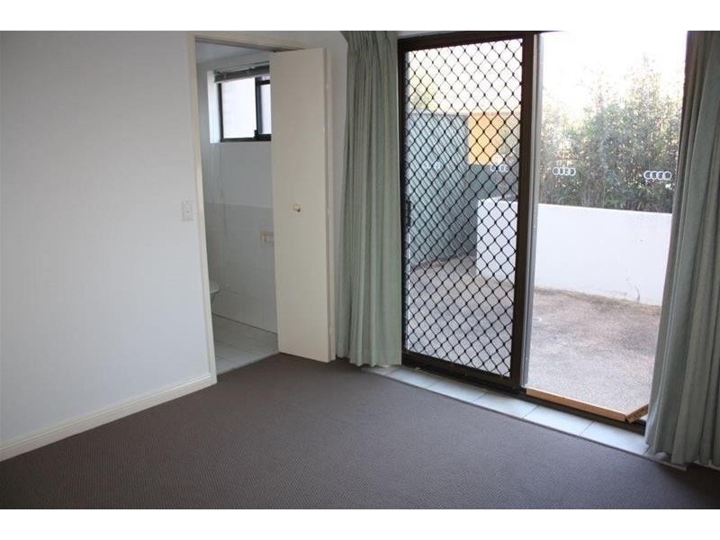 2/26 Lather Street, Southport QLD 4215