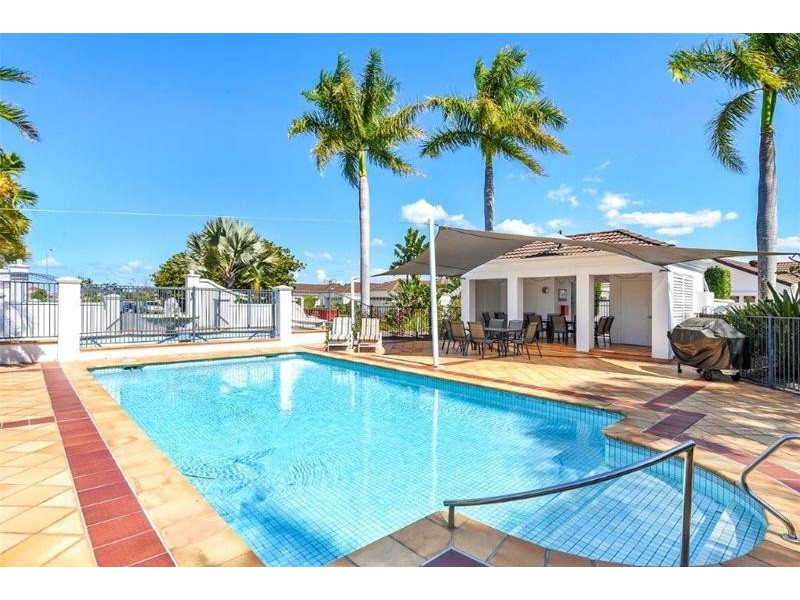 2/70 Marbella Drive, Benowa QLD 4217