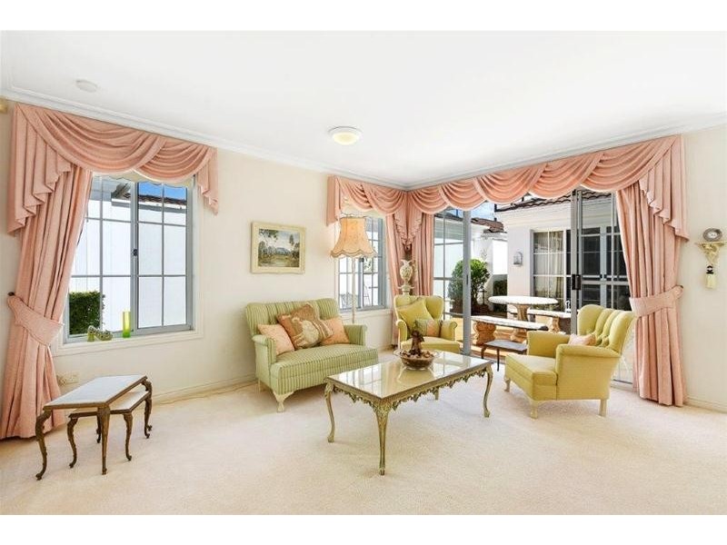 2/70 Marbella Drive, Benowa QLD 4217