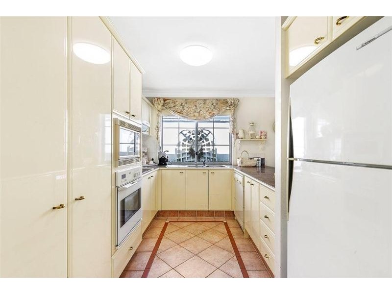 2/70 Marbella Drive, Benowa QLD 4217