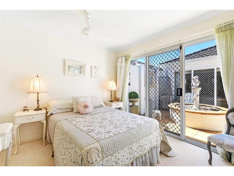 2/70 Marbella Drive, Benowa QLD 4217