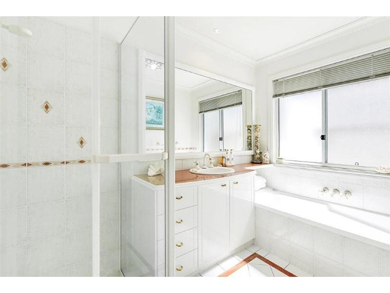 2/70 Marbella Drive, Benowa QLD 4217