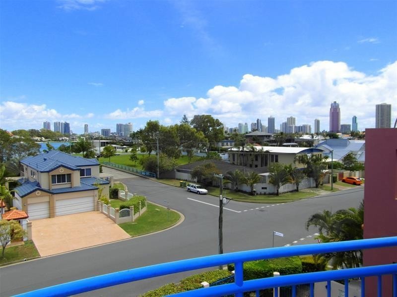 303/150 Stanhill Drive, Chevron Island QLD 4217