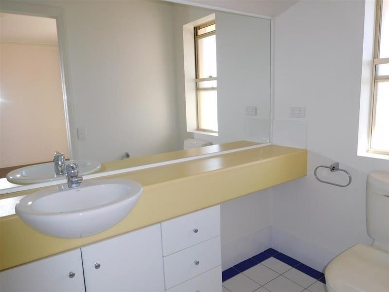 303/150 Stanhill Drive, Chevron Island QLD 4217