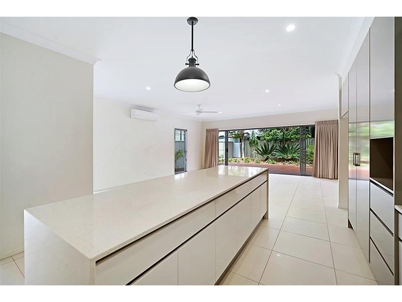 28 Oak Avenue, Budds Beach, Surfers Paradise QLD 4217