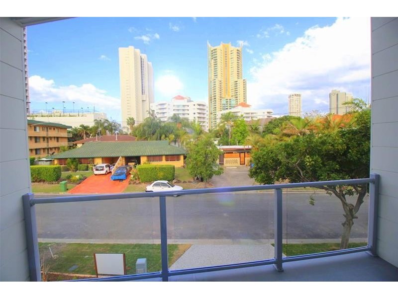 28 Oak Avenue, Budds Beach, Surfers Paradise QLD 4217